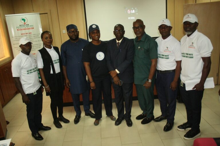 AE2i Team members and the Resource Persons.